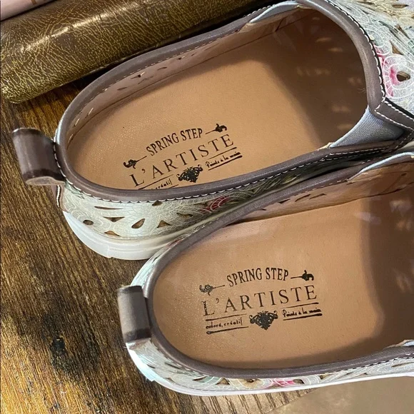 L’ Artiste Spring Step Women's Floral Slip-On Shoes - Multicolor size 8.5 - Picture 2 of 5